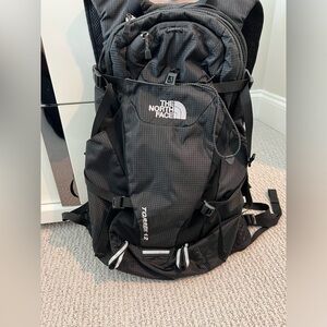 The north face Torrent 12 backpack, comes with brand new hydration bladder.